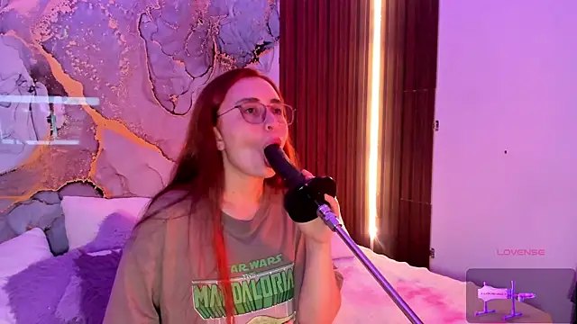 centaurigirl online show from December 22, 2025, 2:33 am