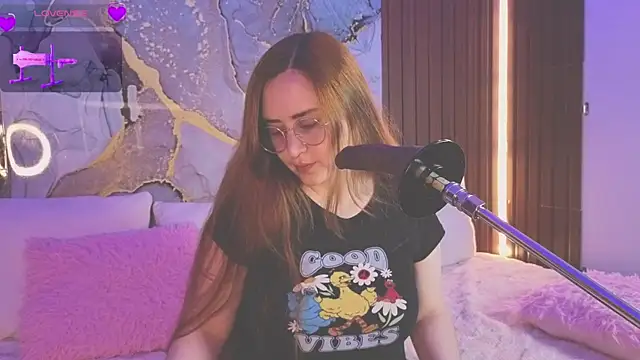 centaurigirl online show from June 26, 2026, 3:34 am