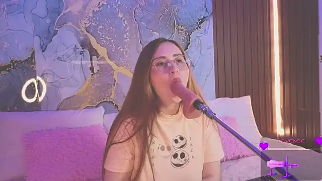 centaurigirl online show from July 7, 2026, 4:59 am