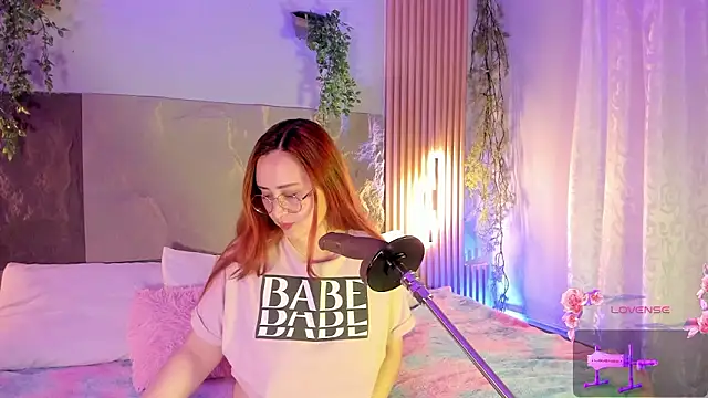 centaurigirl online show from February 10, 2026, 4:00 am