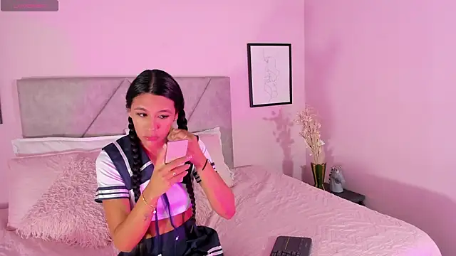 Emilyh  online show from November 20, 2025, 10:38 am