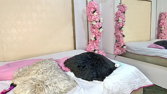 Roxxana-queen online show from March 19, 2026, 7:58 pm