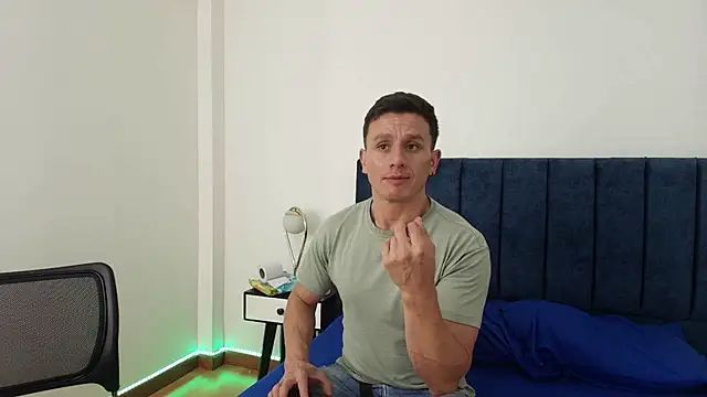 Snapshot of Andrewfalcon chatting on March 19, 2025, 7:27 pm Andrewfalcon online show from March 19, 2025, 7:27 pm