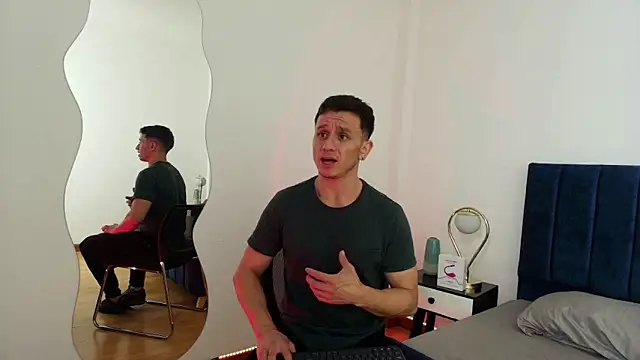 Snapshot of Andrewfalcon chatting on March 14, 2025, 12:51 pm Andrewfalcon online show from March 14, 2025, 12:51 pm