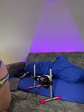 Andrewfalcon online show from November 5, 2025, 7:39 pm