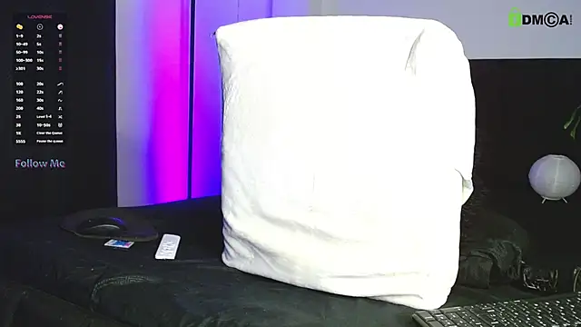 Snapshot of LyleBennett_ chatting on September 24, 2025, 1:39 pm LyleBennett online show from September 24, 2025, 1:39 pm