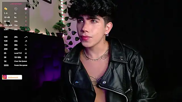 Snapshot of LyleBennett_ chatting on January 30, 2025, 10:29 am LyleBennett online show from January 30, 2025, 10:29 am