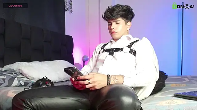 Snapshot of LyleBennett_ chatting on October 26, 2025, 10:48 am LyleBennett online show from October 26, 2025, 10:48 am