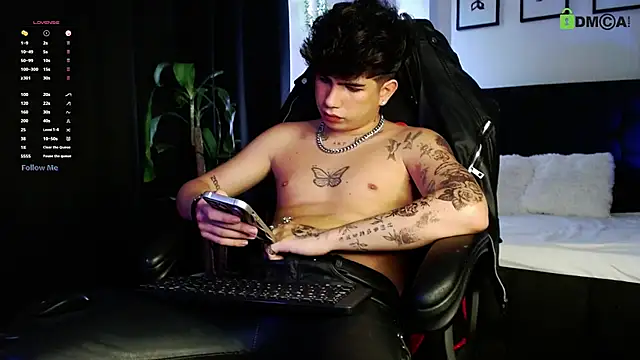 Snapshot of LyleBennett_ chatting on March 1, 2026, 9:37 pm LyleBennett online show from March 1, 2026, 9:37 pm