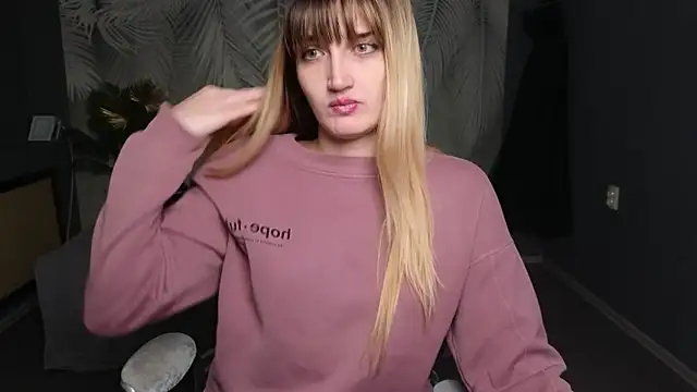 Nika Kitten online show from December 3, 2025, 9:42 am