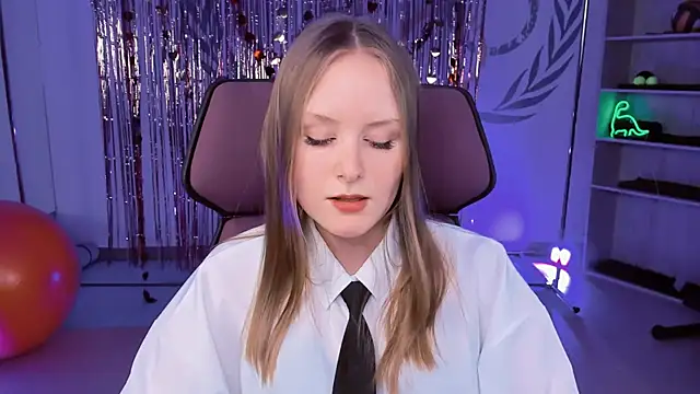 VivienLeeigh online show from March 9, 2025, 6:21 pm