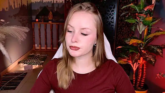 VivienLeeigh online show from February 10, 2026, 5:39 am