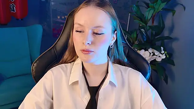 VivienLeeigh online show from November 10, 2025, 10:09 am