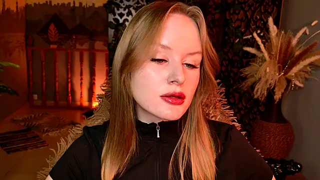 VivienLeeigh online show from July 3, 2026, 6:09 am