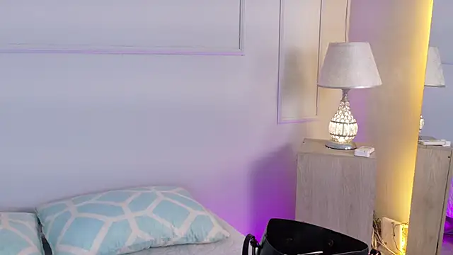 MiaOconner online show from October 9, 2025, 7:36 pm