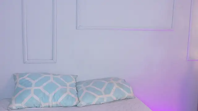 MiaOconner online show from October 10, 2025, 7:42 am