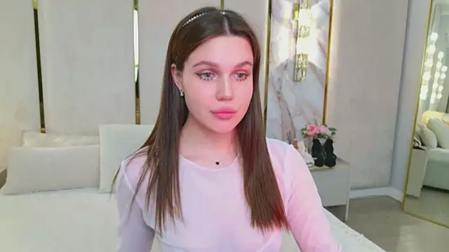 Snapshot of RihannaRose chatting on April 15, 2026, 7:58 pm RihannaRose online show from April 15, 2026, 7:58 pm