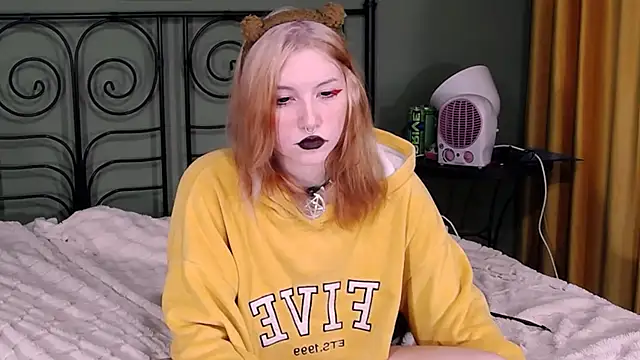 Snapshot of BlackyTea chatting on December 12, 2024, 1:39 pm BlackyTea online show from December 12, 2024, 1:39 pm
