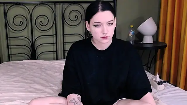 Snapshot of BlackyTea chatting on March 3, 2025, 12:23 am BlackyTea online show from March 3, 2025, 12:23 am