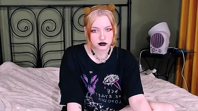 Snapshot of BlackyTea chatting on December 13, 2024, 4:27 pm BlackyTea online show from December 13, 2024, 4:27 pm