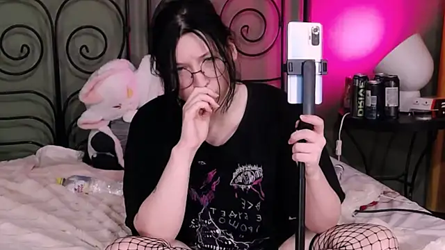 Snapshot of BlackyTea chatting on March 12, 2025, 4:19 am BlackyTea online show from March 12, 2025, 4:19 am