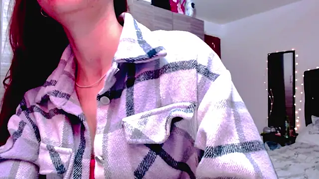 holy juli online show from February 3, 2026, 4:32 am