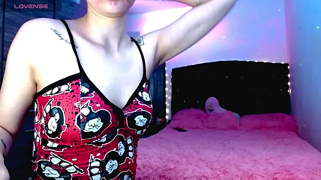 holy juli online show from November 26, 2025, 3:39 am