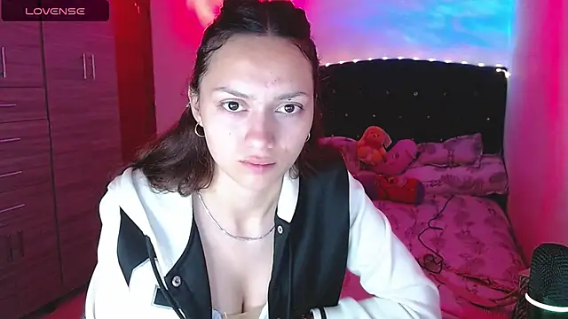 holy juli online show from September 25, 2025, 4:29 am