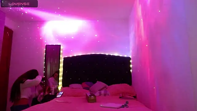 holy juli online show from October 19, 2025, 2:47 am