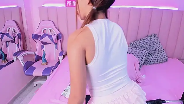 KellyOlsenbe online show from March 8, 2025, 9:18 pm