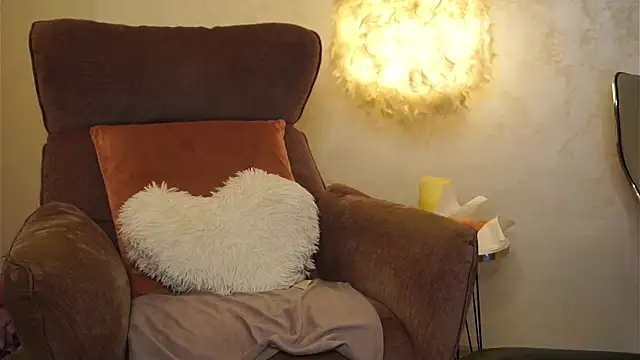 MiriamHazel online show from December 13, 2024, 11:34 am