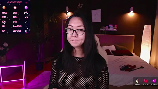 Marine Vact online show from November 5, 2025, 2:09 pm