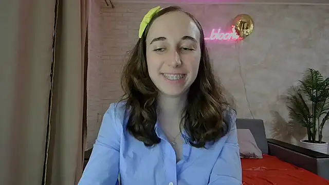Snapshot of Anika_bloom chatting on March 4, 2025, 5:32 am Anika bloom online show from March 4, 2025, 5:32 am