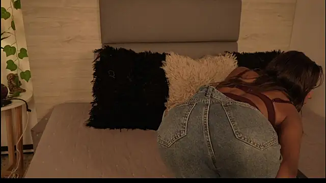 Lily Miiller online show from March 31, 2026, 8:44 pm