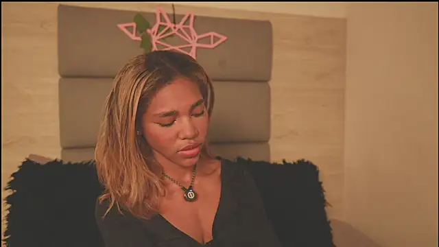 Snapshot of Lily_Miiller chatting on February 6, 2026, 11:56 pm Lily Miiller online show from February 6, 2026, 11:56 pm