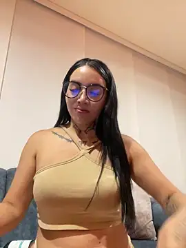 Nickiiiii online show from March 11, 2025, 12:00 am