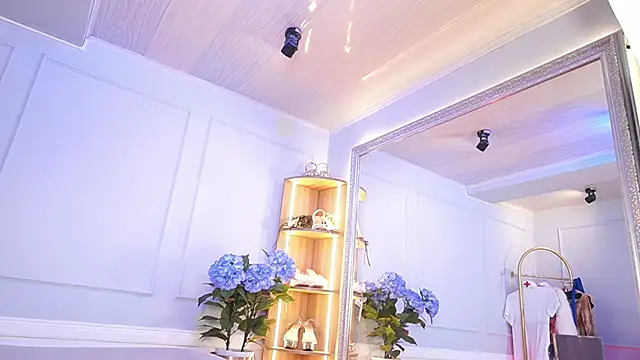 elasummer online show from April 7, 2026, 12:40 pm