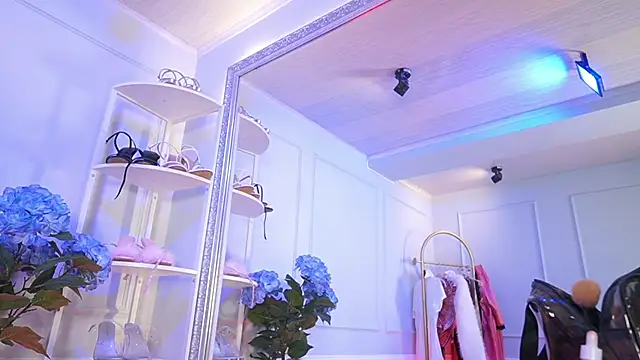 elasummer online show from March 21, 2026, 12:31 pm