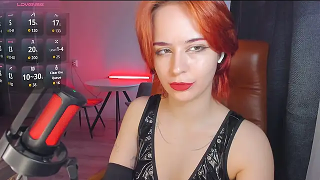 mollyposhh online show from September 24, 2025, 3:07 pm