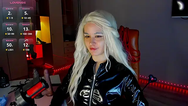 mollyposhh online show from March 20, 2026, 7:04 pm