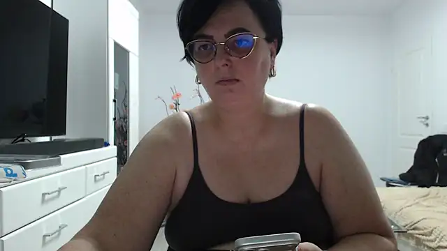 Amandamuller1982 online show from February 5, 2026, 9:21 pm