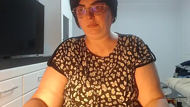 Amandamuller1982 online show from April 16, 2026, 10:34 pm