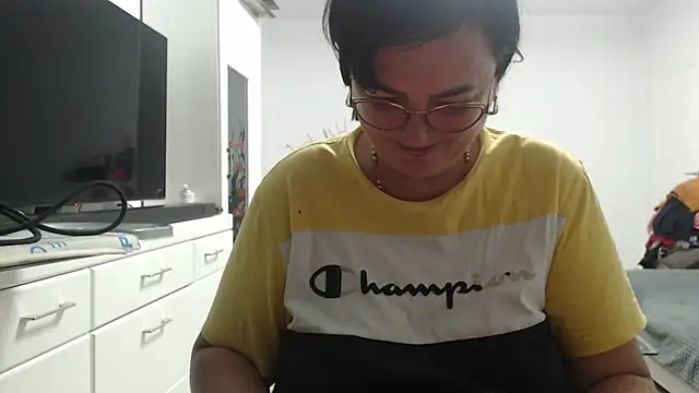 Amandamuller1982 online show from October 14, 2025, 8:42 pm