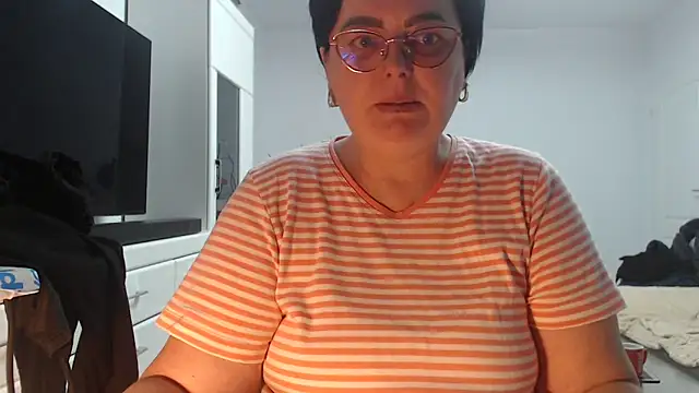 Amandamuller1982 online show from March 31, 2026, 7:38 pm