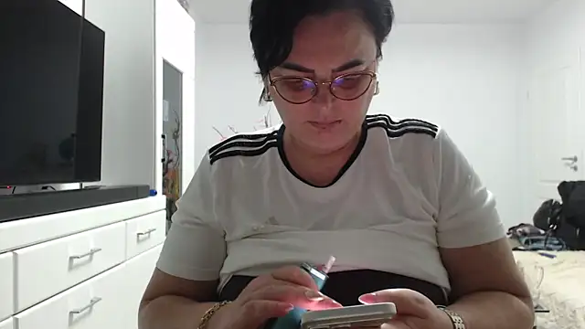 Amandamuller1982 online show from February 9, 2026, 7:45 pm