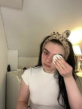 AdelinaAlia online show from April 28, 2026, 9:35 am