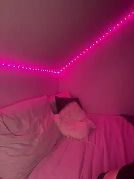 AdelinaAlia online show from December 17, 2025, 5:40 pm