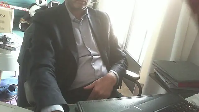 shyfrenchcock1 online show from December 5, 2025, 3:32 pm