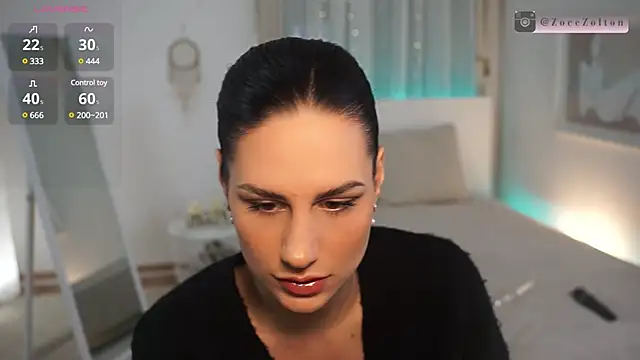 ZoeeZolton online show from January 1, 2025, 8:58 pm