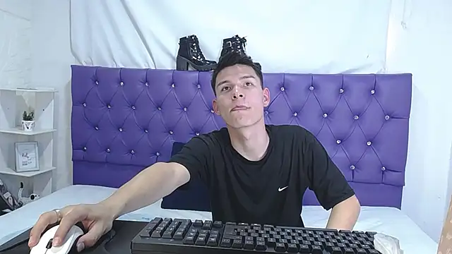 Snapshot of Zafiro_Chizuy chatting on December 1, 2024, 9:09 pm Zafiro Chizuy online show from December 1, 2024, 9:09 pm